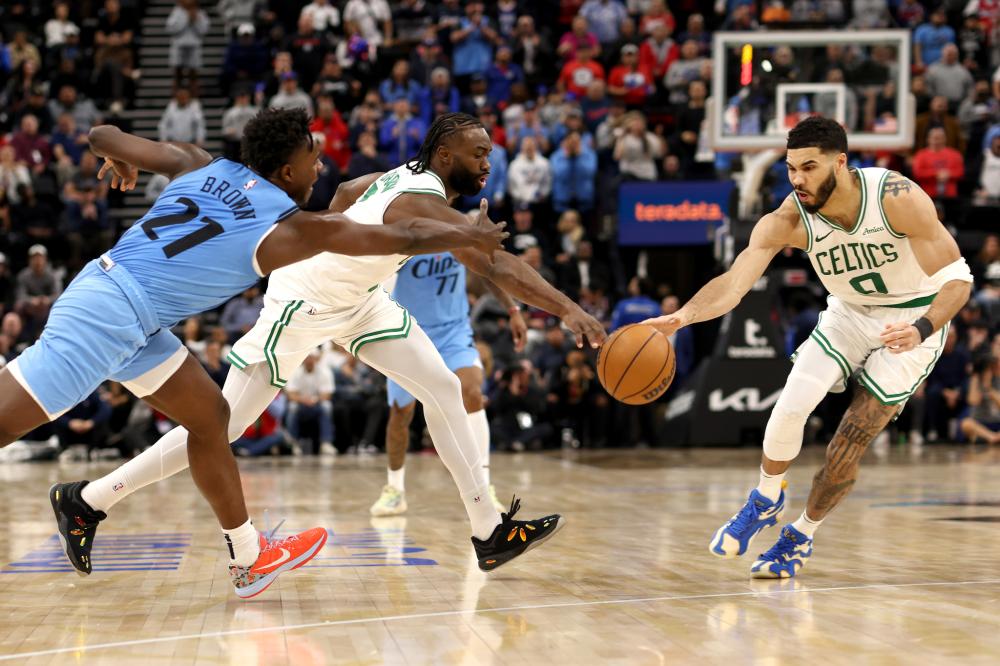 出他在场上 出他在场上