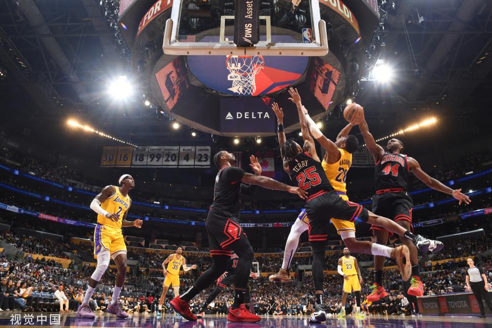 赛场上屡创 赛场上屡创